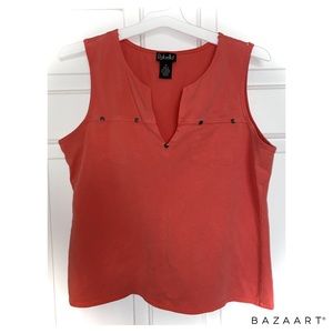 V slit sleeveless polo